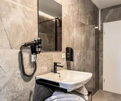 Ein Badezimmer in der Unterkunft Modern City Apartment Pforzheim frieden apartments