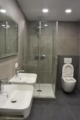 Ein Badezimmer in der Unterkunft Five Rooms