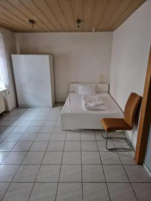 Ein Bett oder Betten in einem Zimmer der Unterkunft Zentrales Haus - mit Küche & Bad für 1-6 Gäste