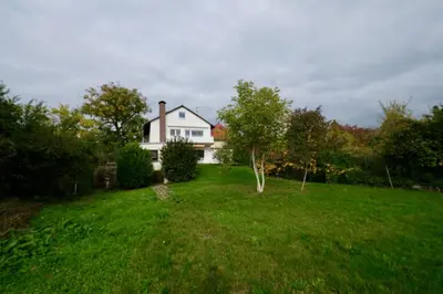 Ein Garten an der Unterkunft Ferienhaus für Familien und Reisegruppen bei Heidelberg
