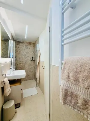 Ein Badezimmer in der Unterkunft Das Kunstgalerie-Haus! Nahe TPK, KIT, DFS und EnBW