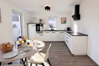 Küche/Küchenzeile in der Unterkunft Modernes 118qm Haus für Ferien und Arbeit