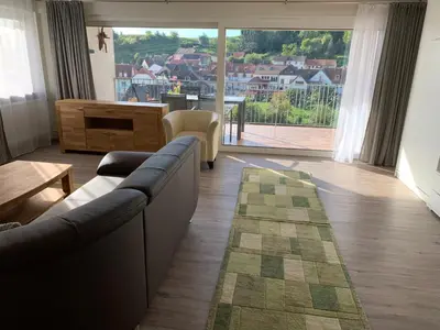 Ein Sitzbereich in der Unterkunft Große Ferienwohnung mit Balkon in Sankt Martin, Pfalz