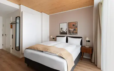 Ein Bett oder Betten in einem Zimmer der Unterkunft Limehome Mannheim City Center