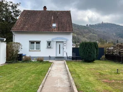 Ein allgemeiner Bergblick oder ein Berglick von des Ferienhauses aus