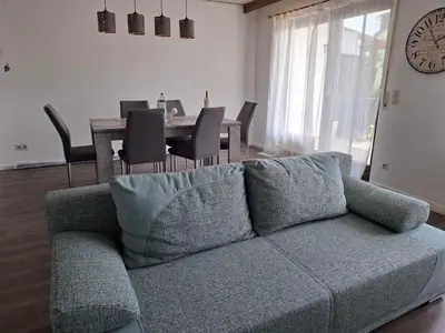 Ein Sitzbereich in der Unterkunft First floor Apartment Mainhausen