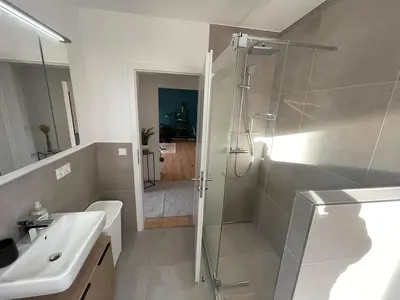 Ein Badezimmer in der Unterkunft Glanzvoll, moderne Wohnung