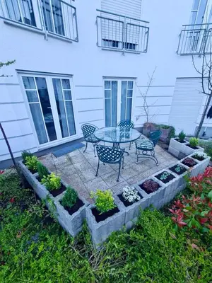 Ein Garten an der Unterkunft Stilvolles & helles Apartment mit Sonnen-Terrasse