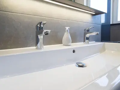 Ein Badezimmer in der Unterkunft Apartment Wohnung in Lerchenberg mit Großer Terrasse by Interhome