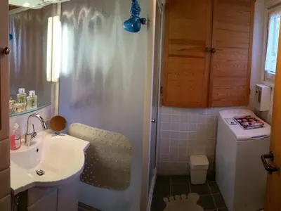 Ein Badezimmer in der Unterkunft Holiday Home in Kuhklingen mit Großer Terrasse by Interhome