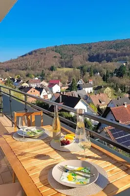 Ein allgemeiner Bergblick oder ein Berglick von der Ferienwohnung aus