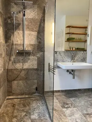 Ein Badezimmer in der Unterkunft WeinZeit4 - Premium Auszeit im Stiftsweingut Frank Meyer