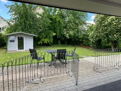 Ein Garten an der Unterkunft FeWo Mara - ruhige Maisonette mit Garten & Klimaanlage