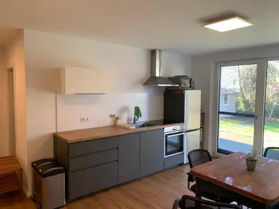 Küche/Küchenzeile in der Unterkunft FeWo Mara - ruhige Maisonette mit Garten & Klimaanlage