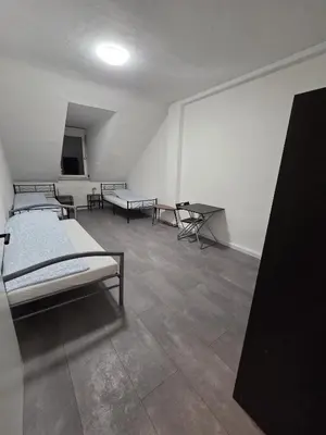 Ein Bett oder Betten in einem Zimmer der Unterkunft modernes & einfaches übernachten