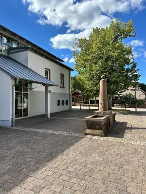 Das Gebäude in dem sich das Ferienhaus befindet