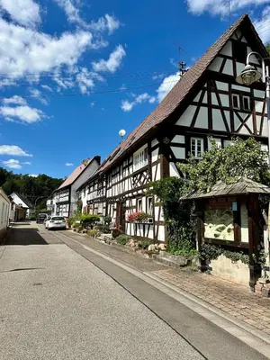 Das Gebäude in dem sich das Ferienhaus befindet