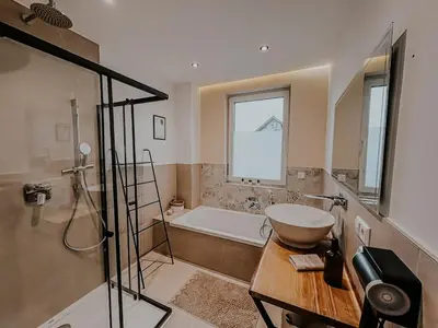 Ein Badezimmer in der Unterkunft Exclusive penthouse apartment 5 with balcony & parking