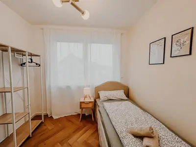 Ein Bett oder Betten in einem Zimmer der Unterkunft Exclusive penthouse apartment 5 with balcony & parking