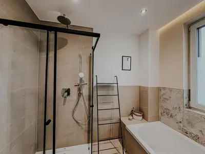 Ein Badezimmer in der Unterkunft Exclusive penthouse apartment 5 with balcony & parking