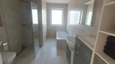 Ein Badezimmer in der Unterkunft Schöne 3-Zimmer Neubauwohnung