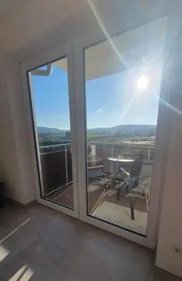 Ein Balkon oder eine Terrasse in der Unterkunft Schöne 3-Zimmer Neubauwohnung