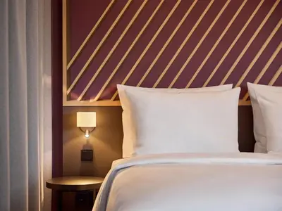 Ein Bett oder Betten in einem Zimmer der Unterkunft B&B HOTEL Wertheim