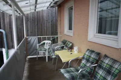 Ein Sitzbereich in der Unterkunft Monteur- und Ferienhaus Hirsch