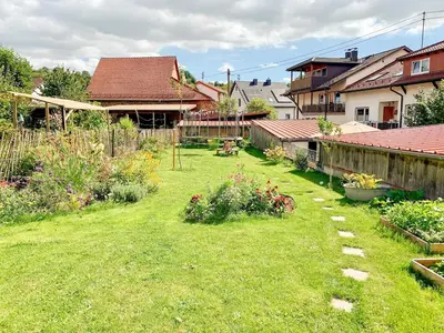 Ein Garten an der Unterkunft Familienidyll nahe Heidelberg