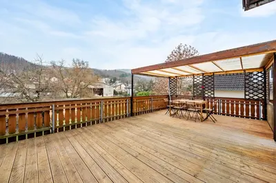 Ein allgemeiner Bergblick oder ein Berglick von der Ferienwohnung aus