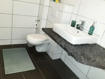 Ein Badezimmer in der Unterkunft Wat Heppenheim_01