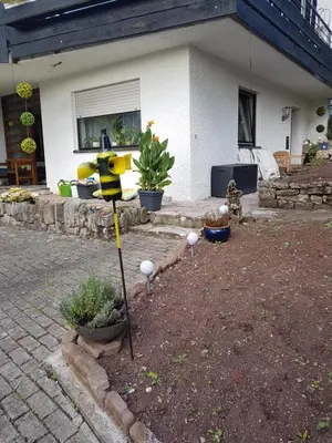 Ein Garten an der Unterkunft Ferienwohnung Vogelsang