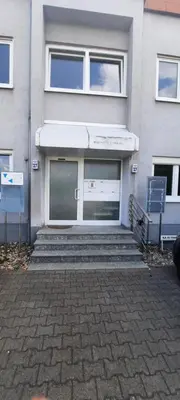 Eine Fassade oder ein Eingang zu Moderne 2-Zimmer-Wohnung mit Balkon - ideal für 4 Gäste