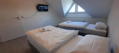 Ein Bett oder Betten in einem Zimmer der Unterkunft Moderne 2-Zimmer-Wohnung mit Balkon - ideal für 4 Gäste