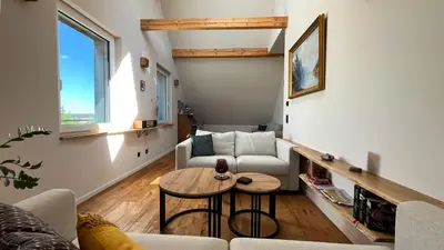 Ein Sitzbereich in der Unterkunft Bullau-bü - Appartment im Grünen