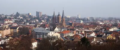 Ein allgemeiner Blick auf Neustadt an der Weinstraße oder ein Stadtblick von der Ferienwohnung aus