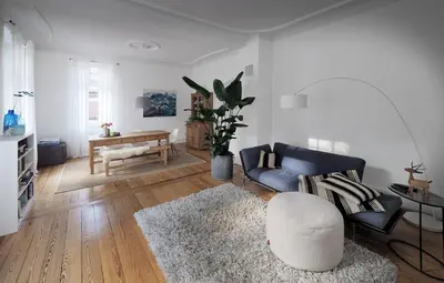 Ein Sitzbereich in der Unterkunft Jugendstil Ferienwohnung Neustadt