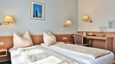 Ein Bett oder Betten in einem Zimmer der Unterkunft Hotel zum Hirsch