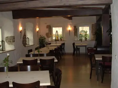 Ein Restaurant oder anderes Speiselokal in der Unterkunft Gasthaus Rose