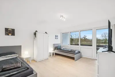 Ein Bett oder Betten in einem Zimmer der Unterkunft DS-RENT - 4 Schlafzimmer - bis 6 Pers - Albisheim
