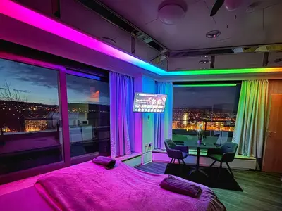 Ein Bett oder Betten in einem Zimmer der Unterkunft Zentrale Penthouse Suiten mit Goldstadtblick