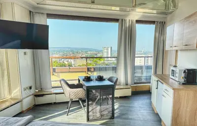 Küche/Küchenzeile in der Unterkunft Zentrale Penthouse Suiten mit Goldstadtblick