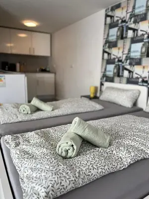 Ein Bett oder Betten in einem Zimmer der Unterkunft modernes Monteurzimmer mit zwei Einzelbetten