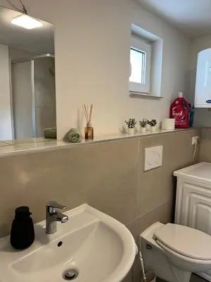 Ein Badezimmer in der Unterkunft modernes Monteurzimmer mit zwei Einzelbetten