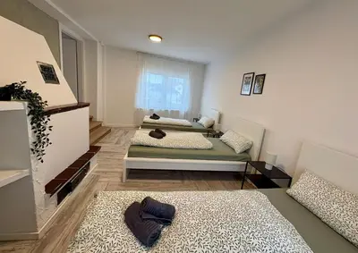 Ein Bett oder Betten in einem Zimmer der Unterkunft modernes Apartment 1 für Monteure mit Parkplatz in Lampertheim