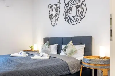 Ein Bett oder Betten in einem Zimmer der Unterkunft Fassboden - VINoKAT Living