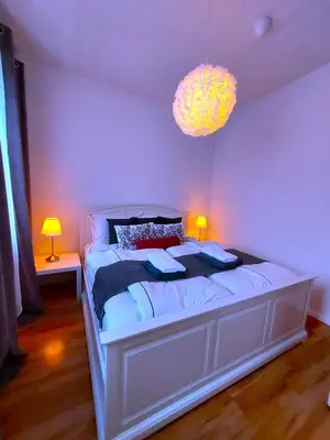 Ein Bett oder Betten in einem Zimmer der Unterkunft Apartmenthaus Schlosspark