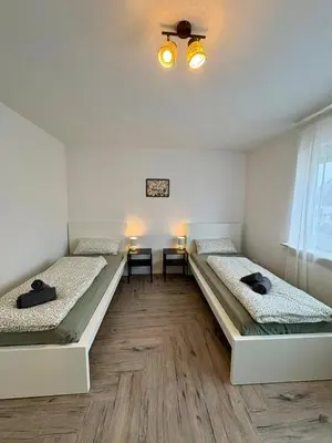 Ein Bett oder Betten in einem Zimmer der Unterkunft Modern apartment 2 for fitters with parking space in Lampertheim