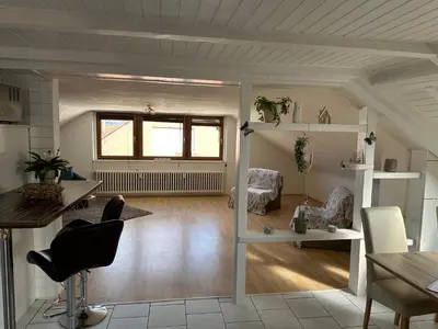 Ein Sitzbereich in der Unterkunft Tinas Ferienwohnung Bietigheim Baden