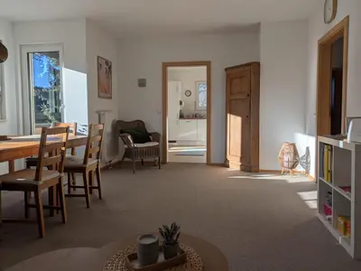 Ein Sitzbereich in der Unterkunft Casa Tilly - Ferienhaus am Wald